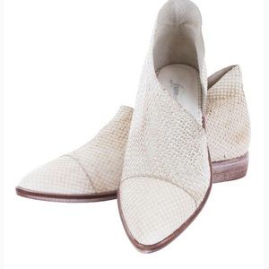 Free People Royale Flat -- like new
